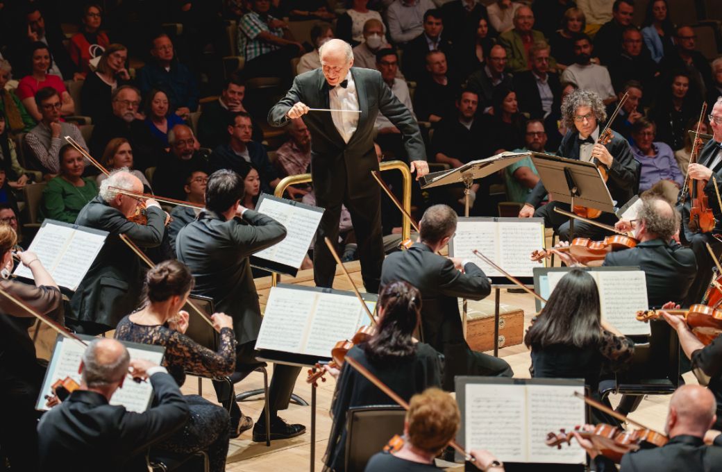 Iván Fischer conducts the Budapest Festival Orchestra &copy; Andy Paradise