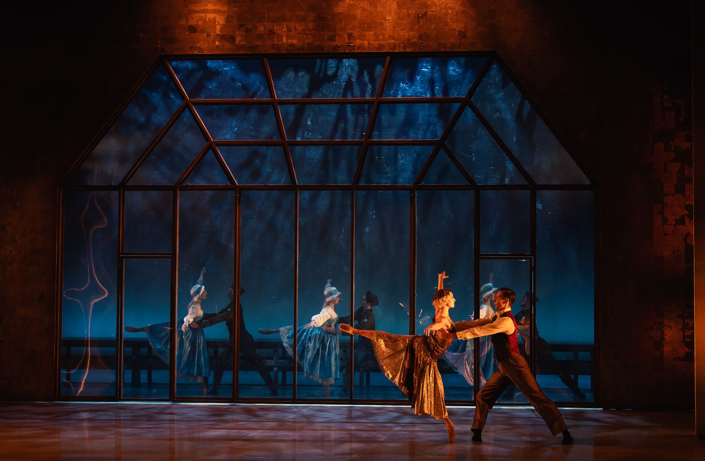 Dominique Larose and Joseph Taylor in David Nixon's <i>The Great Gatsby</i> © Emily Nuttall