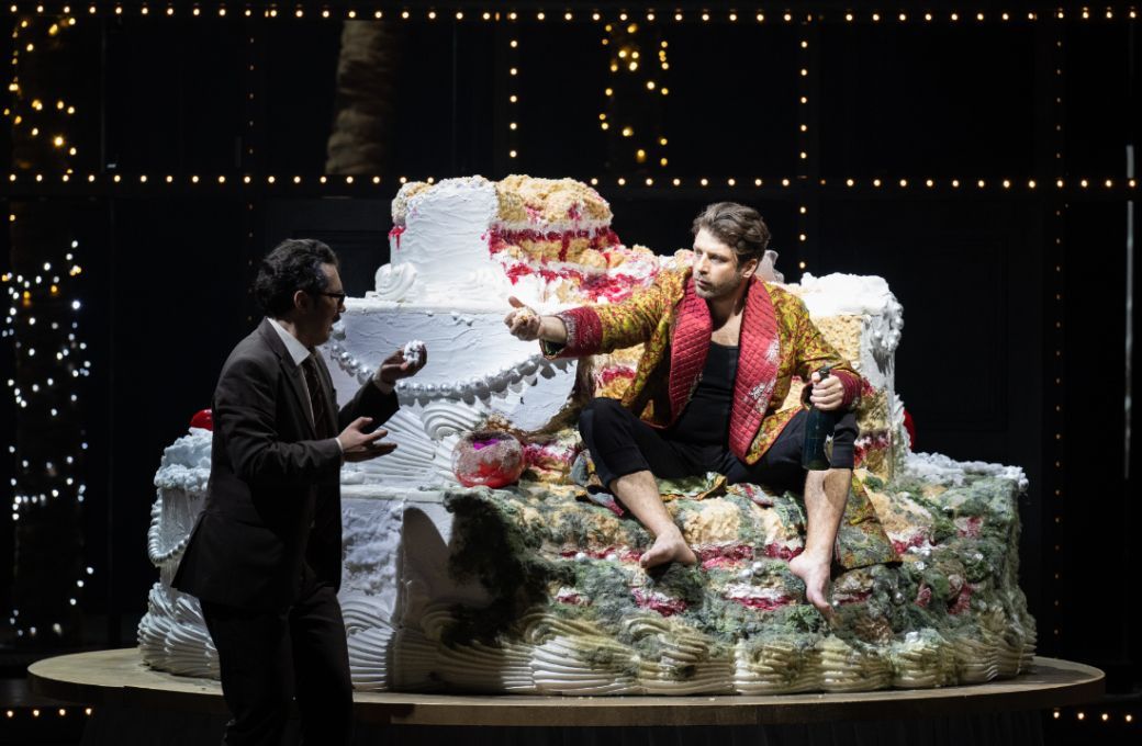Mikhail Timoshenko (Leporello) and Andrey Zhilikhovsky (Don Giovanni) © Glyndebourne Productions Ltd; Photo: Monika Rittershaus