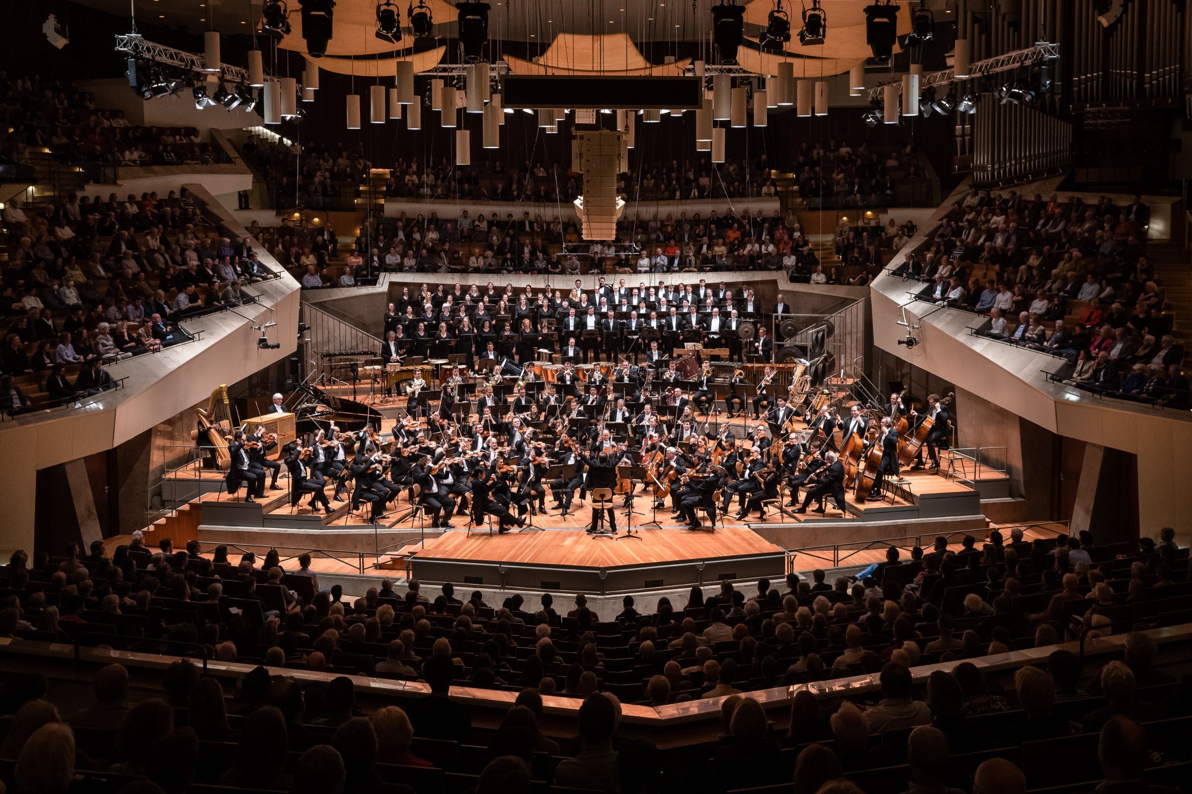 Mikko Franck, the Rundfunkchor Berlin and the Berliner Philharmoniker © Stephan Rabold | Berliner Philharmoniker