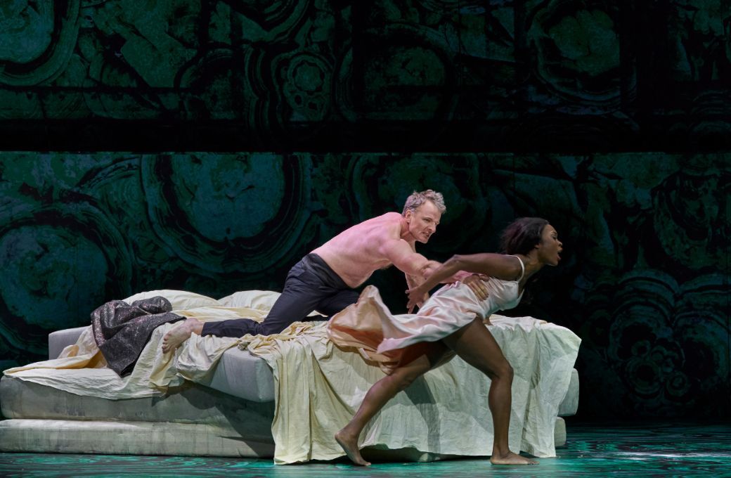 Ivan Ludlow (Edward II) and Jeanine De Bique (Isabel) &copy; Herwig Prammer