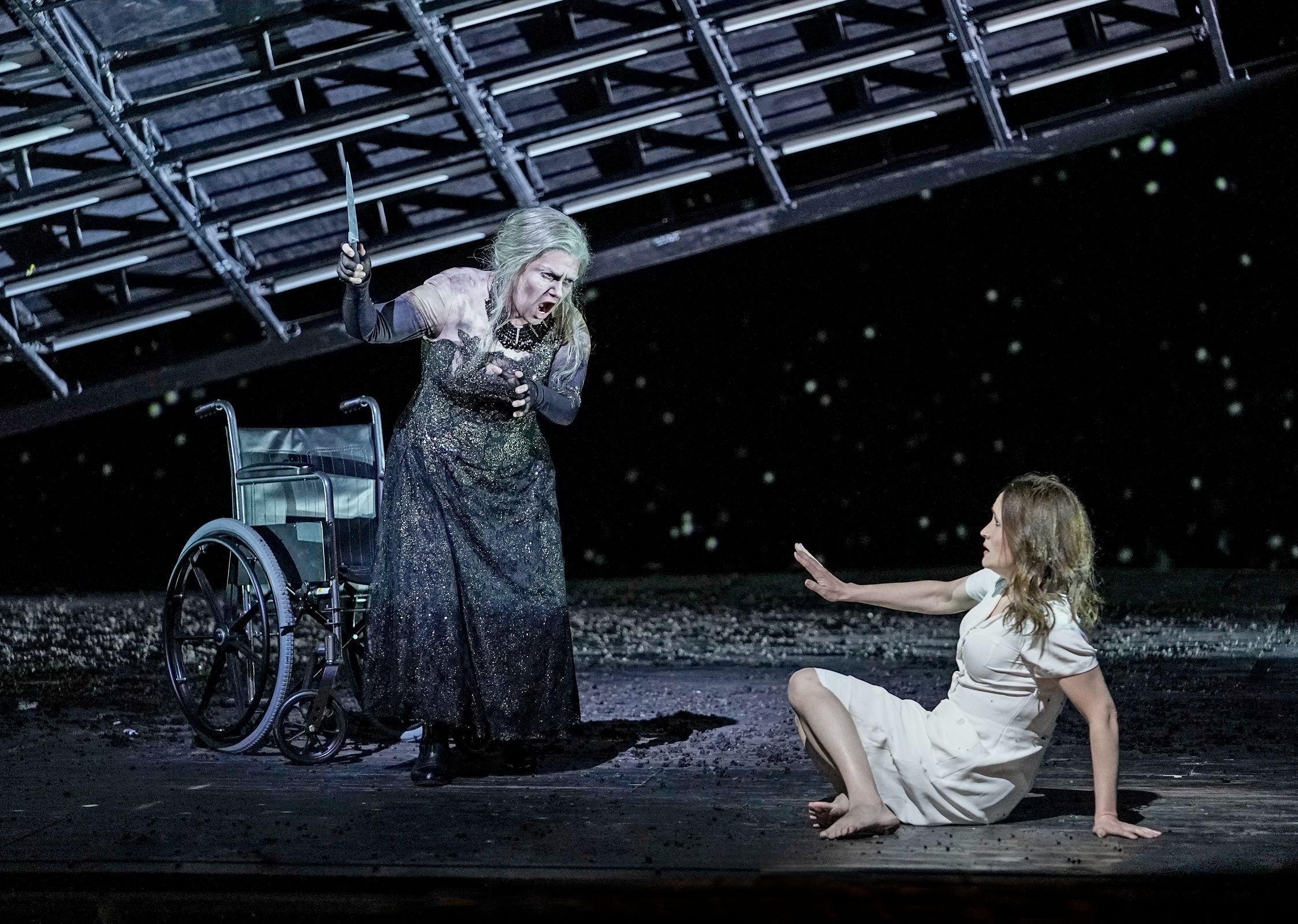 Kathryn Lewek (Queen of the Night) and Erin Morley (Pamina) &copy; Karen Almond | Met Opera