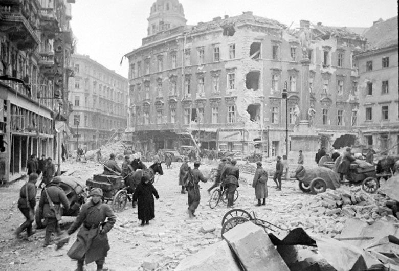 Budapest in 1945, occupied by Soviet forces &copy; Russian State Archives | Wikimedia Commons