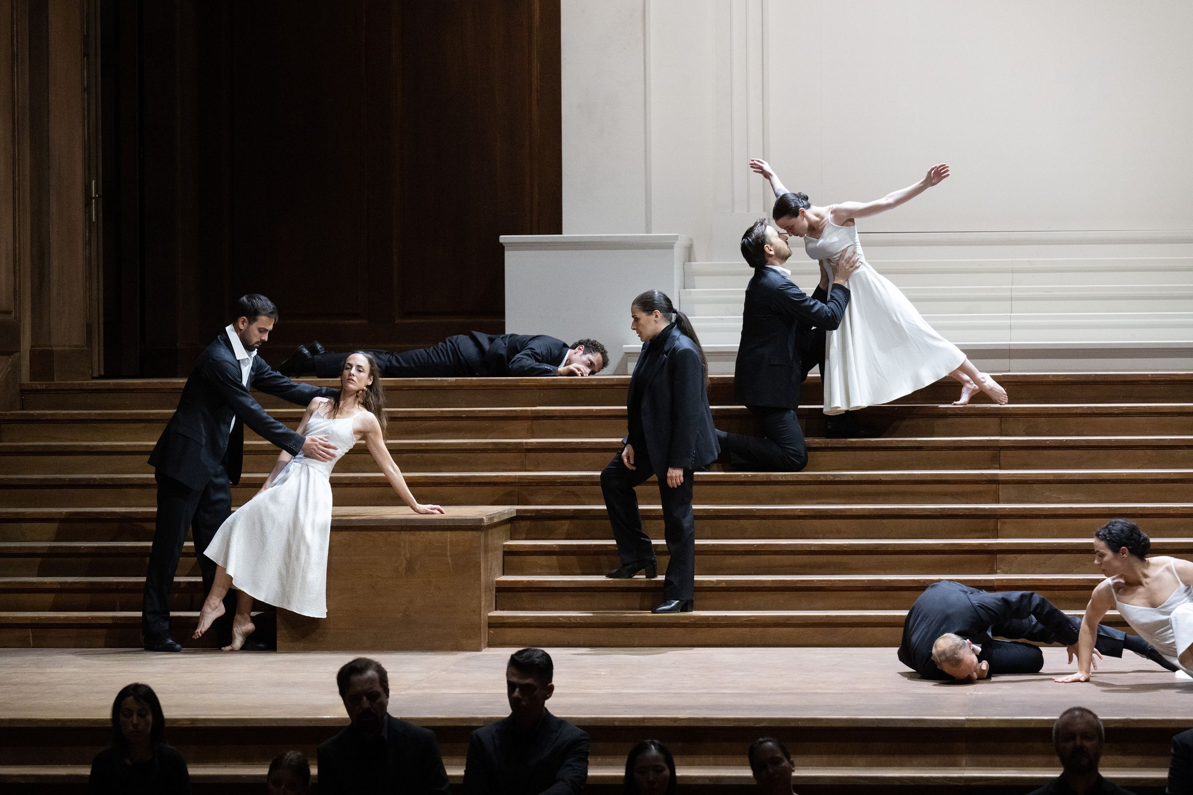 Cecilia Bartoli (Orfeo) and dancers © Salzburger Festspiele | Monika Rittershaus