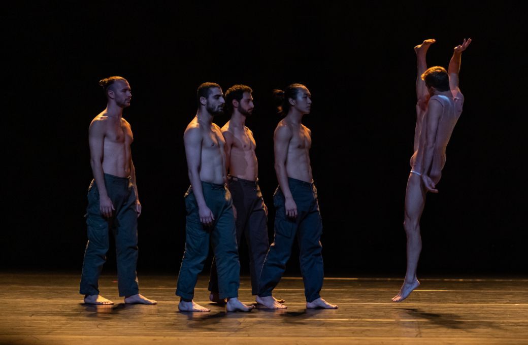 <i>MOMO</i> d'Ohad Naharin à La Villette © Ascaf