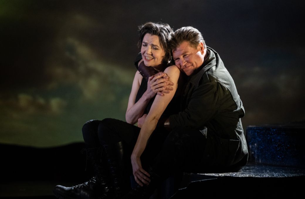 Lee Bisset (Brünnhilde) and Bradley Daley (Siegfried) © Matthew Williams-Ellis