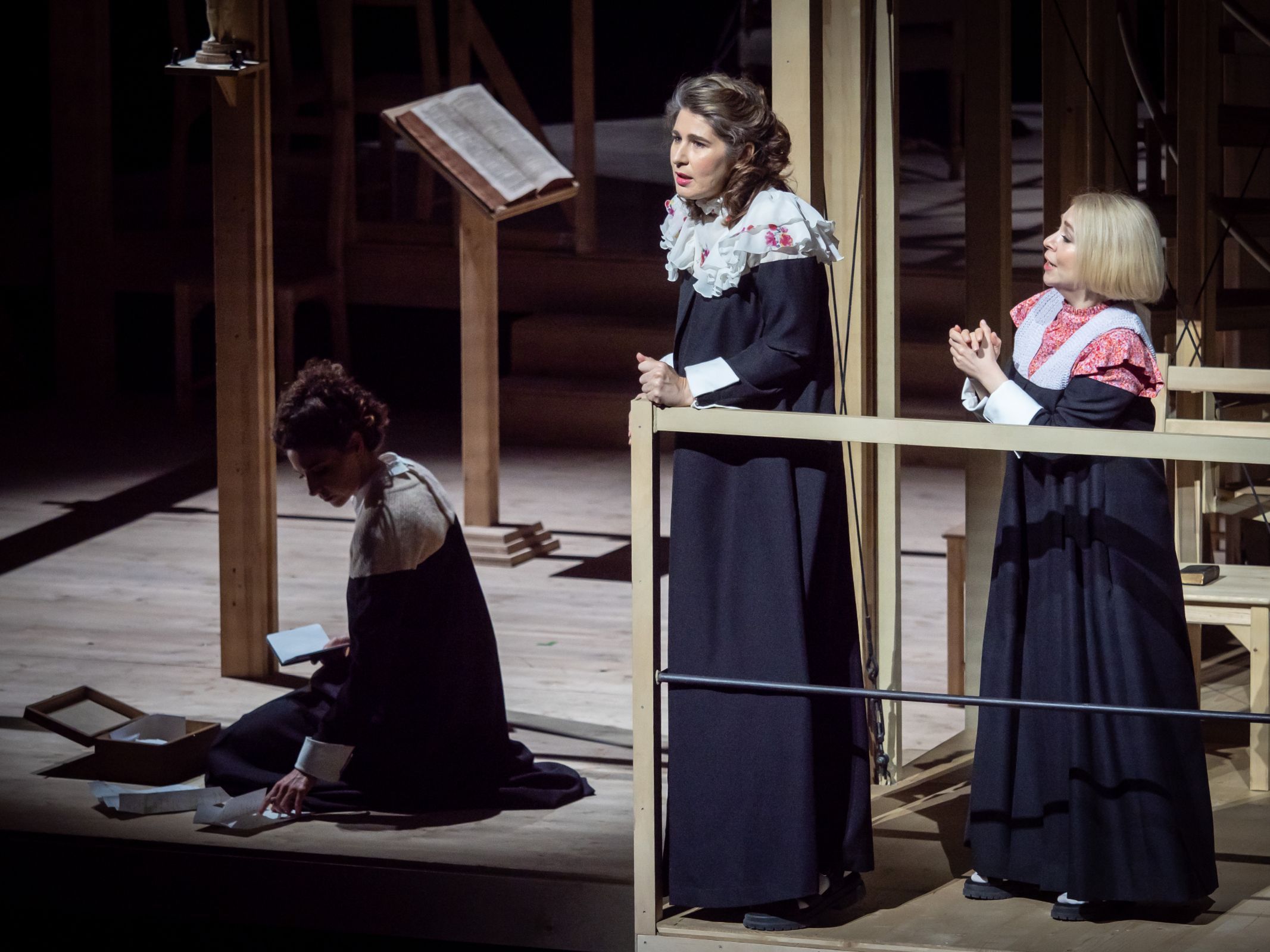 Ève-Maud Hubeaux (Mère Marie), Nicole Car (Blanche de la Force) und Maria Nazarova (Sœur Constance) © Ashley Taylor | Wiener Staatsoper