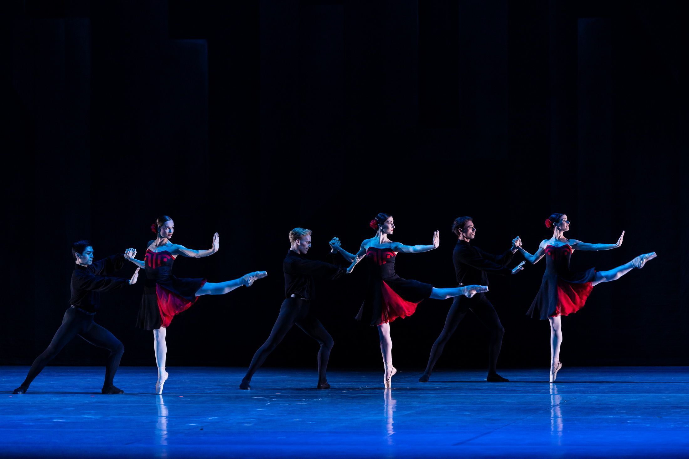 Hungarian National Ballet in Hans van Manen's <i>Five Tangos</i> &copy; Attila Nagy