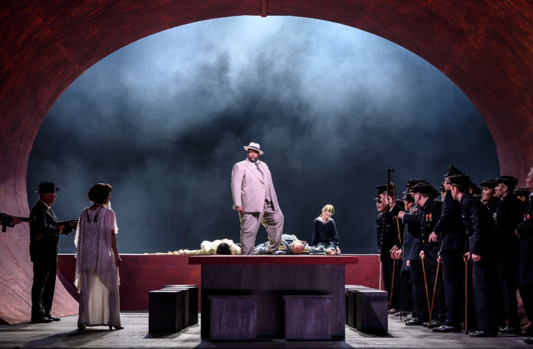 Ilia Papandreou (Klytaimnestra) und Siyabulela Ntlale (Aigisthos) &copy; Lutz Edelhoff