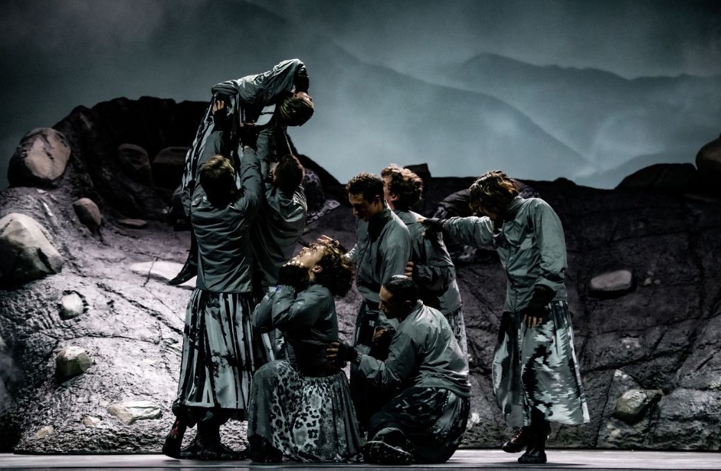 Ensemble Ballett am Rhein in Marcos Morau's <i>Le Sacre du printemps</i> &copy; Bettina St&ouml;&szlig;