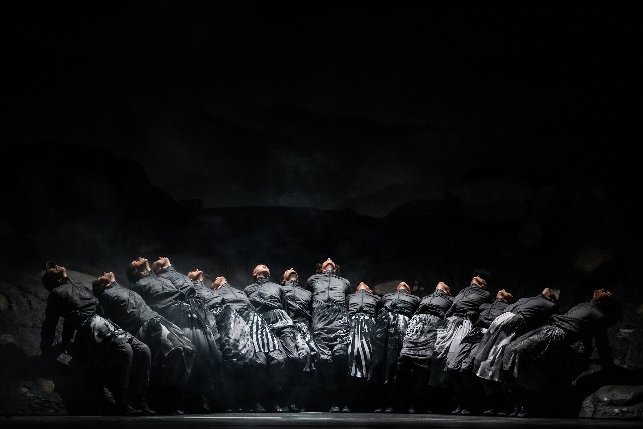 Ensemble Ballett am Rhein in Marcos Morau's <i>Le Sacre du printemps</i> &copy; Bettina Stöß