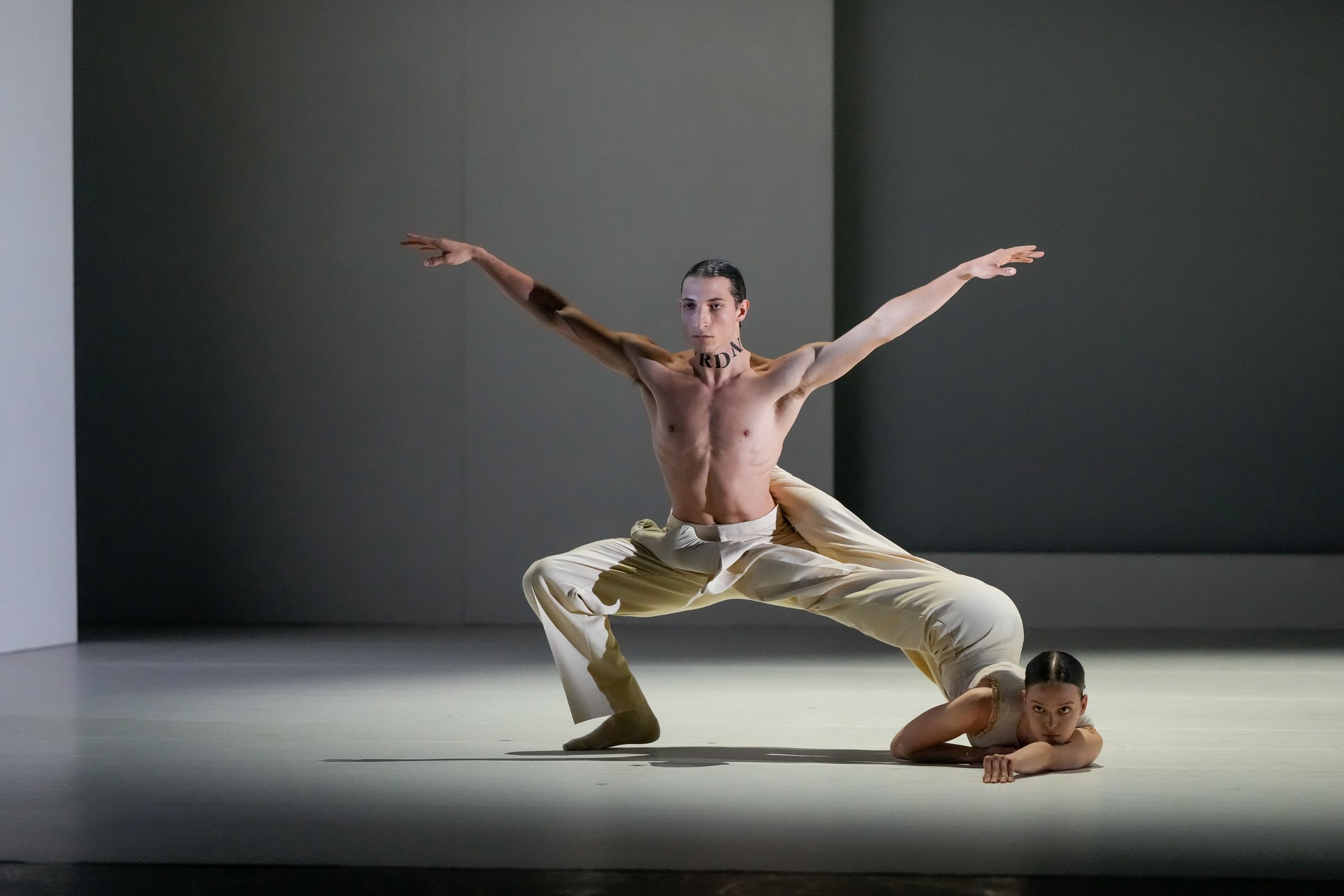 Mackenzie Brown und Martino Semenzato in <i>In Esisto</i> &copy; Roman Novitzky | Stuttgarter Ballett