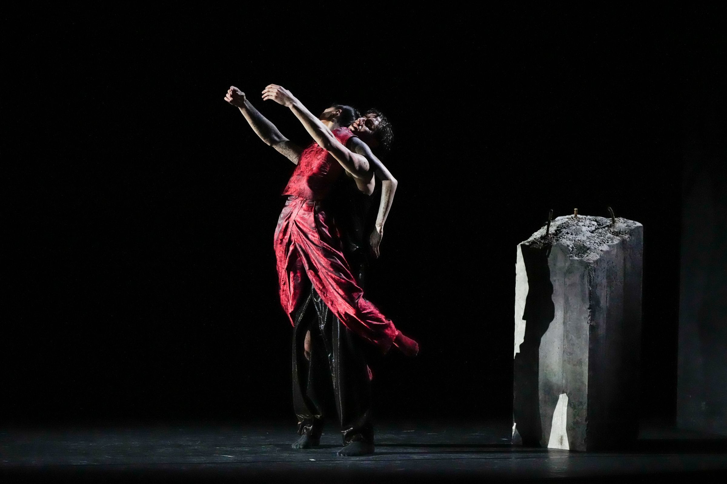 Anouk van der Weijde und Timoor Afshar in <i>Ascaresa</i> &copy; Roman Novitzky | Stuttgarter Ballett