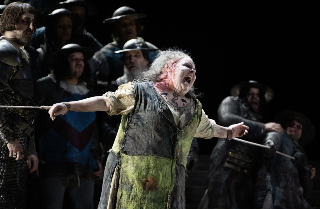 Roberto Tagliavini (Ferrando) and Jamie Barton (Azucena) © ROH | Camilla Greenwell