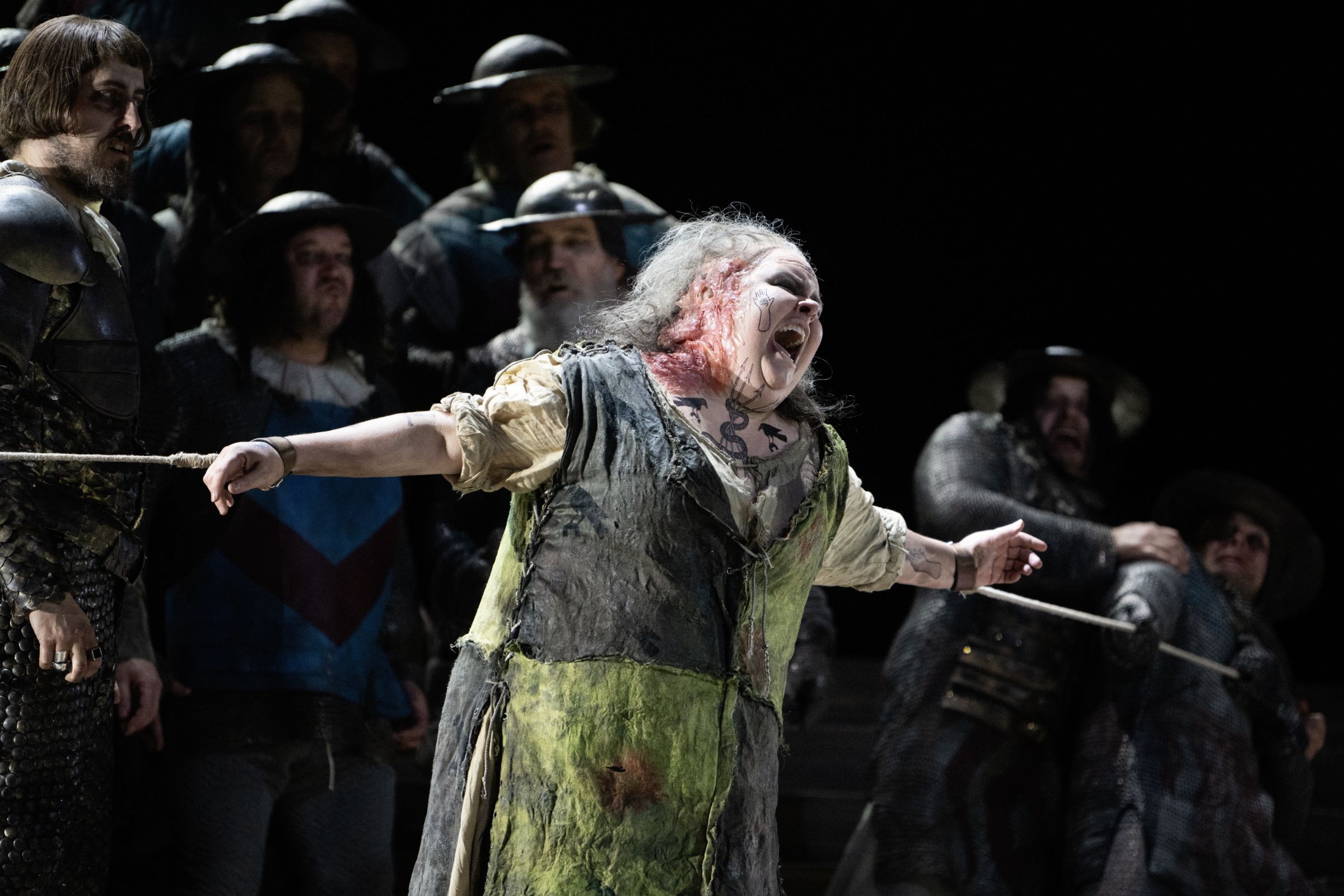 Roberto Tagliavini (Ferrando) and Jamie Barton (Azucena) © ROH | Camilla Greenwell