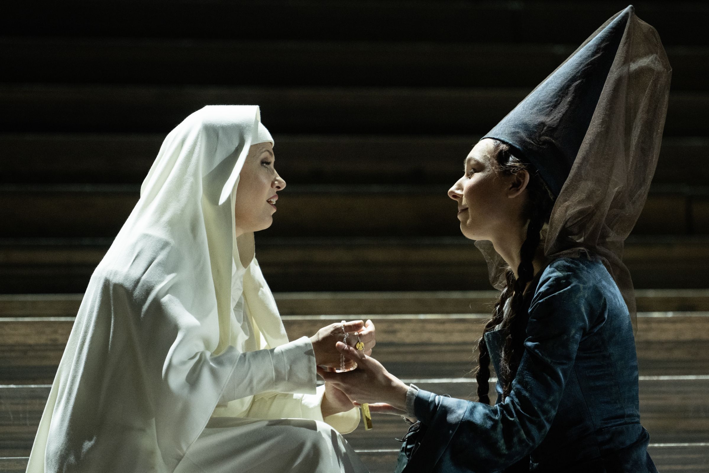 Marina Rebeka (Leonora) and Gabrielė Kupšytė (Ines) © ROH | Camilla Greenwell