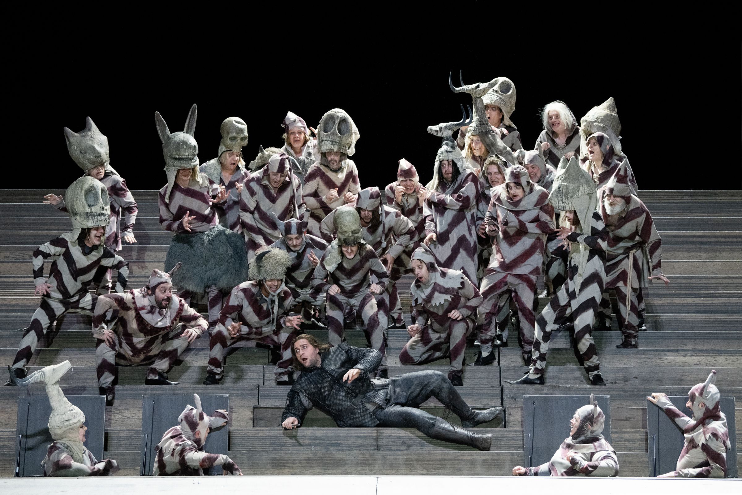 Riccardo Massi (Manrico) and the Royal Opera Chorus © ROH | Camilla Greenwell