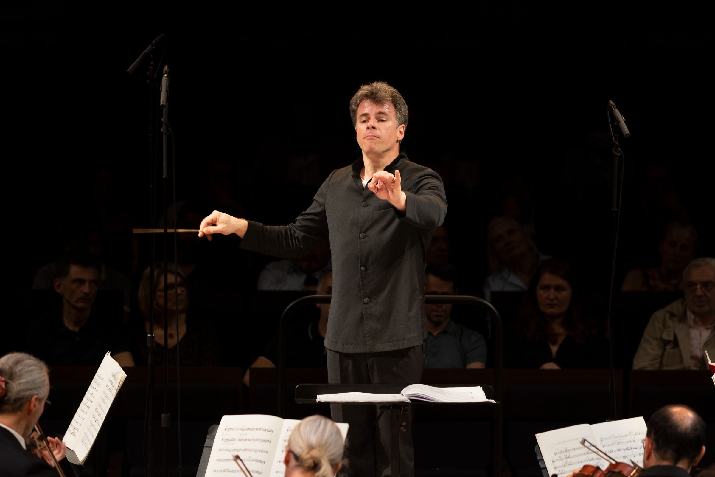 Jakub Hrůša à la tête de l'Orchestre Philharmonique de Radio France © Olivier Barrière