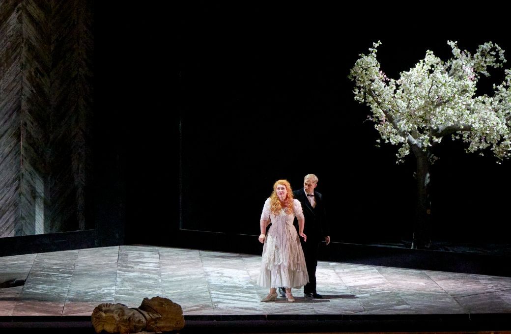 Elena Mikhailenko (Katerina Ismailowa) und Dmitry Golovnin (Sergej) &copy; Michael P&ouml;hn | Wiener Staatsoper
