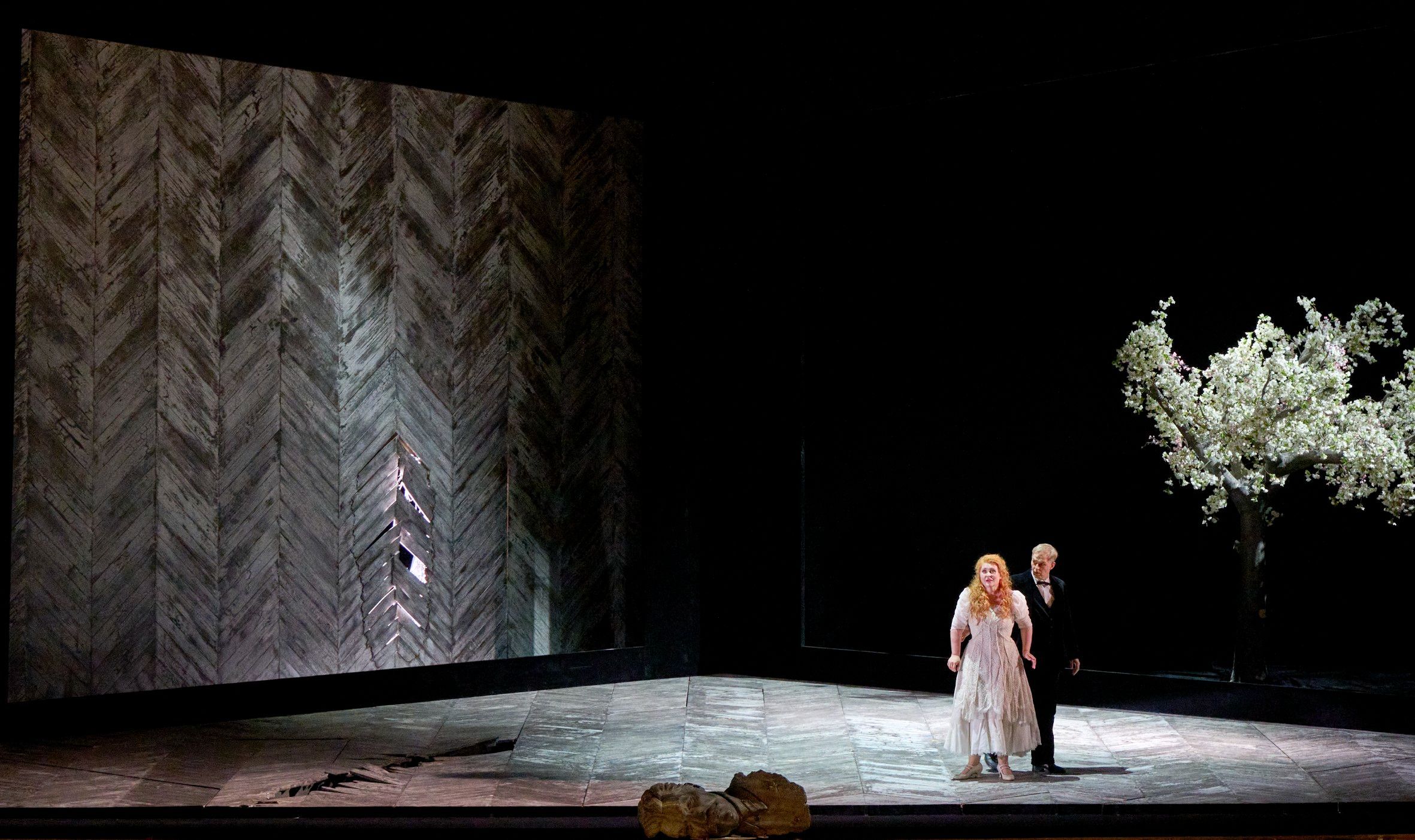 Elena Mikhailenko (Katerina Ismailowa) und Dmitry Golovnin (Sergej) &copy; Michael Pöhn | Wiener Staatsoper