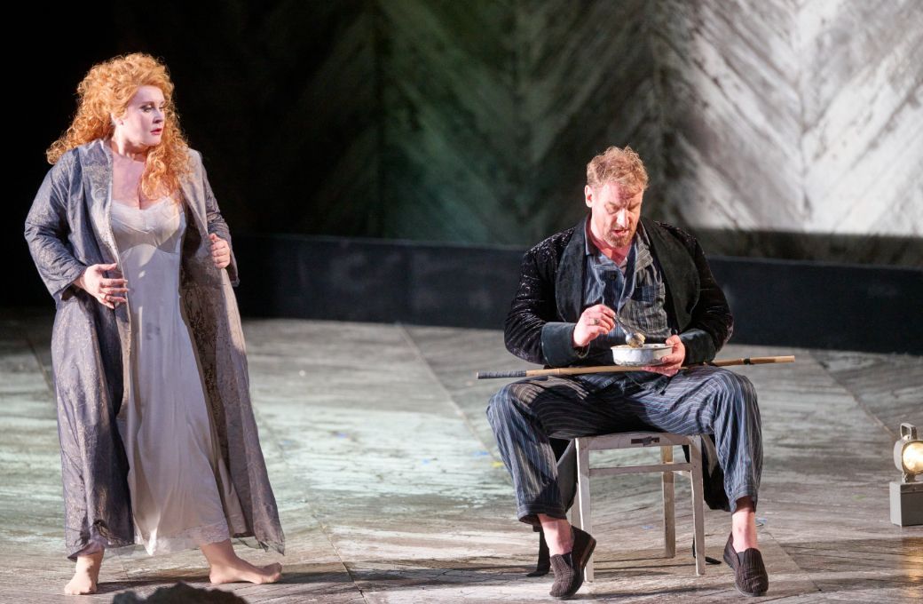 Elena Mikhailenko (Katerina Ismailowa) und G&uuml;nther Groissb&ouml;ck (Boris Ismailow) &copy; Michael P&ouml;hn | Wiener Staatsoper