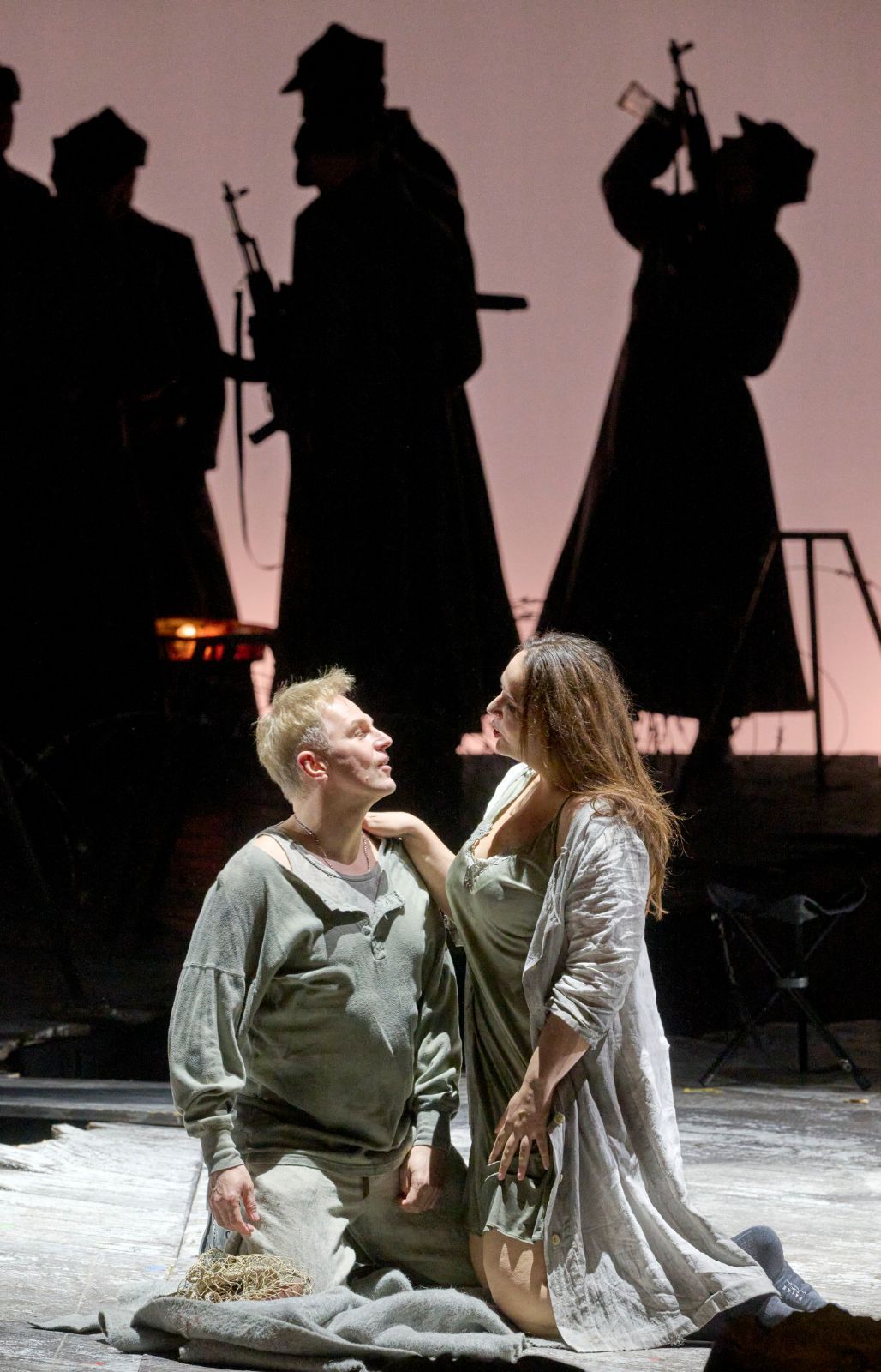 Dmitry Golovnin (Sergej) und Maria Barakova (Sonjetka) &copy; Michael Pöhn | Wiener Staatsoper