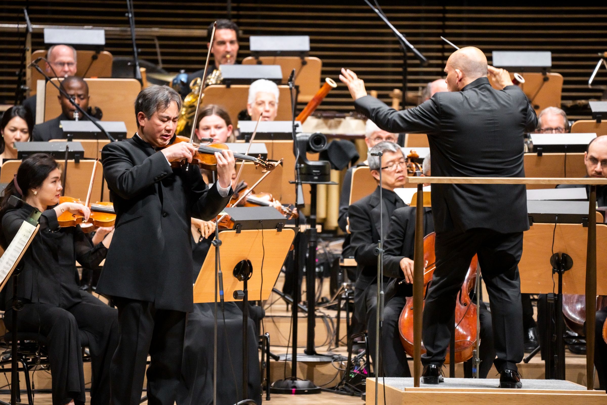 Frank Huang, Jaap van Zweden and the New York Philharmonic © Chris Lee