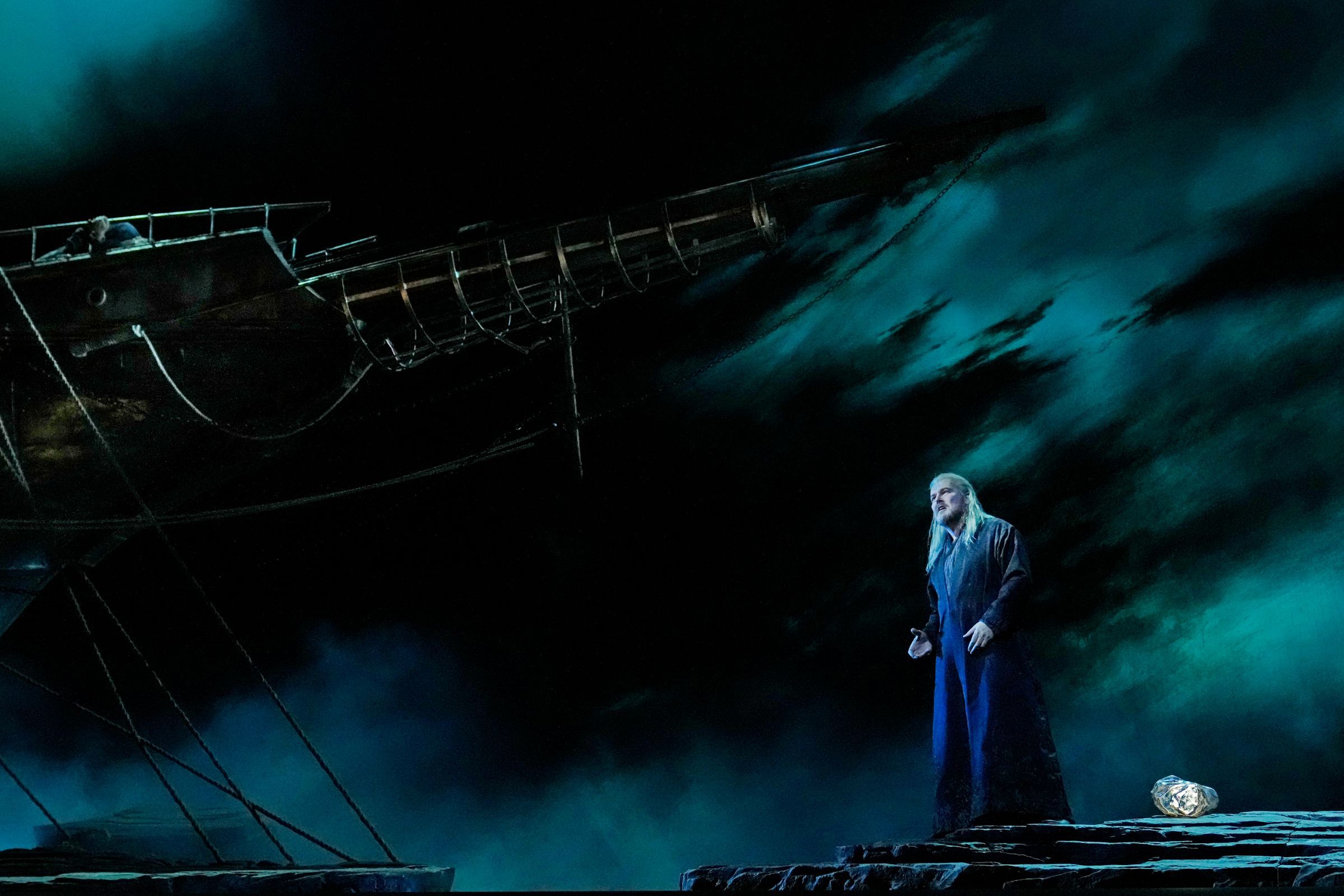 Tomasz Konieczny (Holländer) &copy; Ken Howard | Met Opera