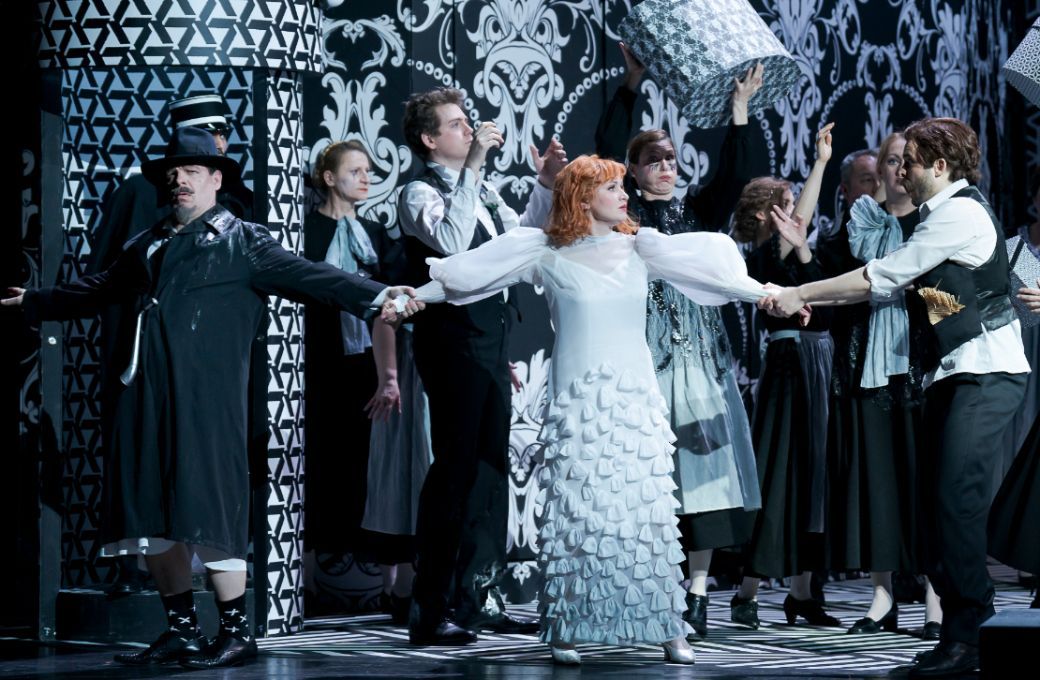 Martin Fournier (Onkel Vezinet), Tetiana Miyus (Elena), Piotr Buszewski (Fadinard) &copy; Werner Kmetitsch