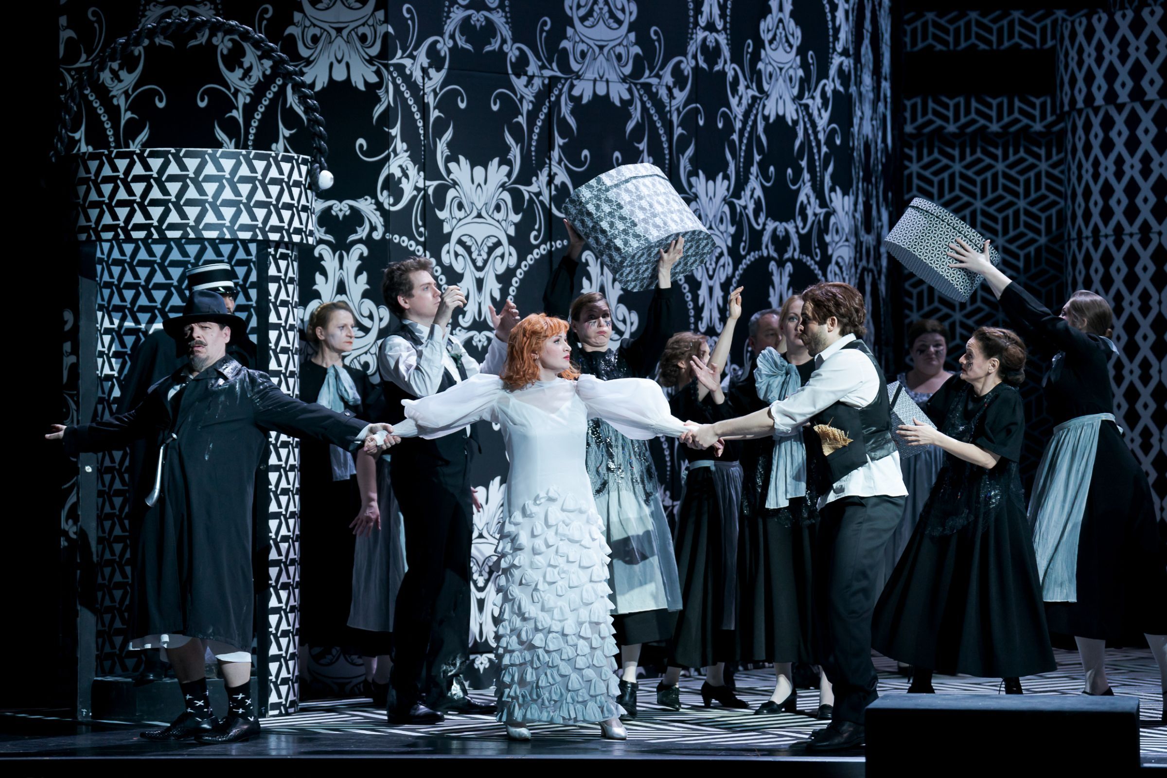 Martin Fournier (Onkel Vezinet), Tetiana Miyus (Elena), Piotr Buszewski (Fadinard) &copy; Werner Kmetitsch