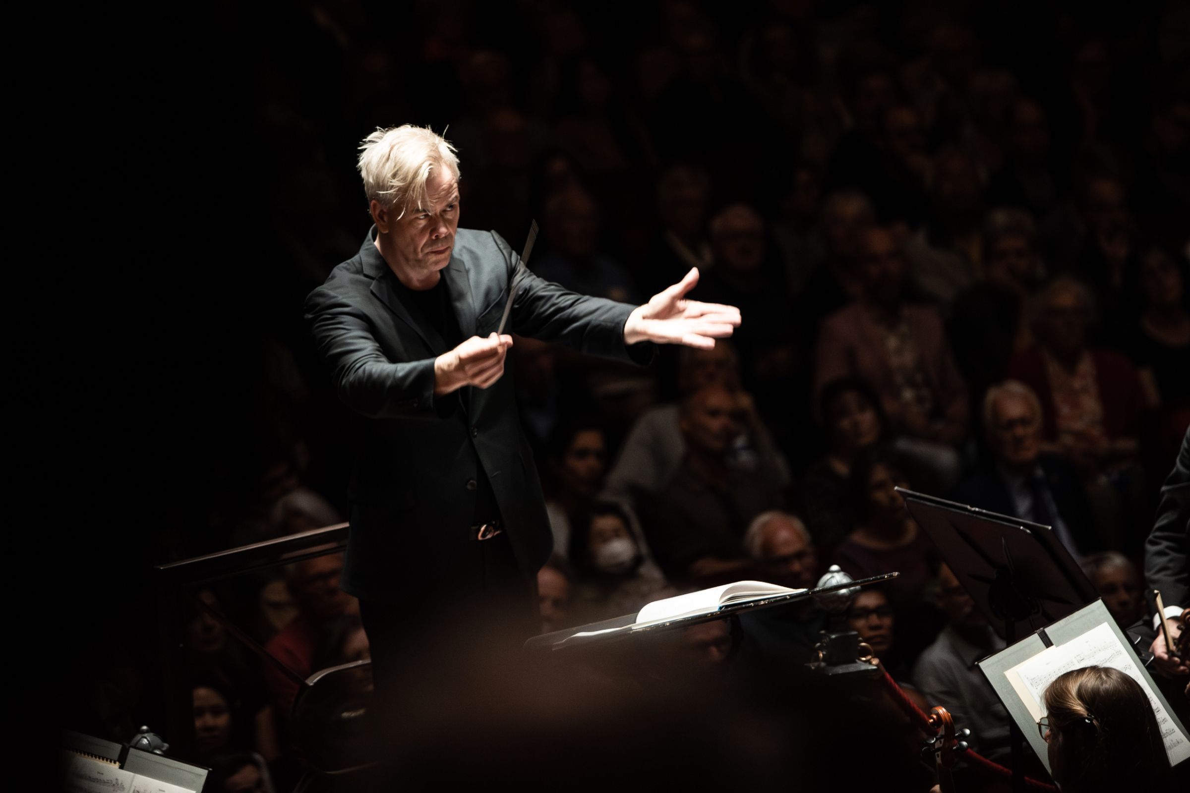 Hannu Lintu conducts the Netherlands Philharmonic Orchestra © Melle Meivogel