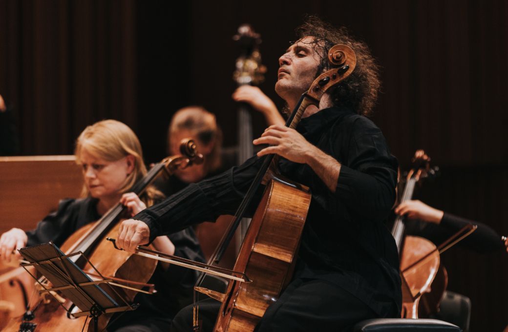Nicolas Altstaedt and the Munich Chamber Orchestra © Salih Üstündağ