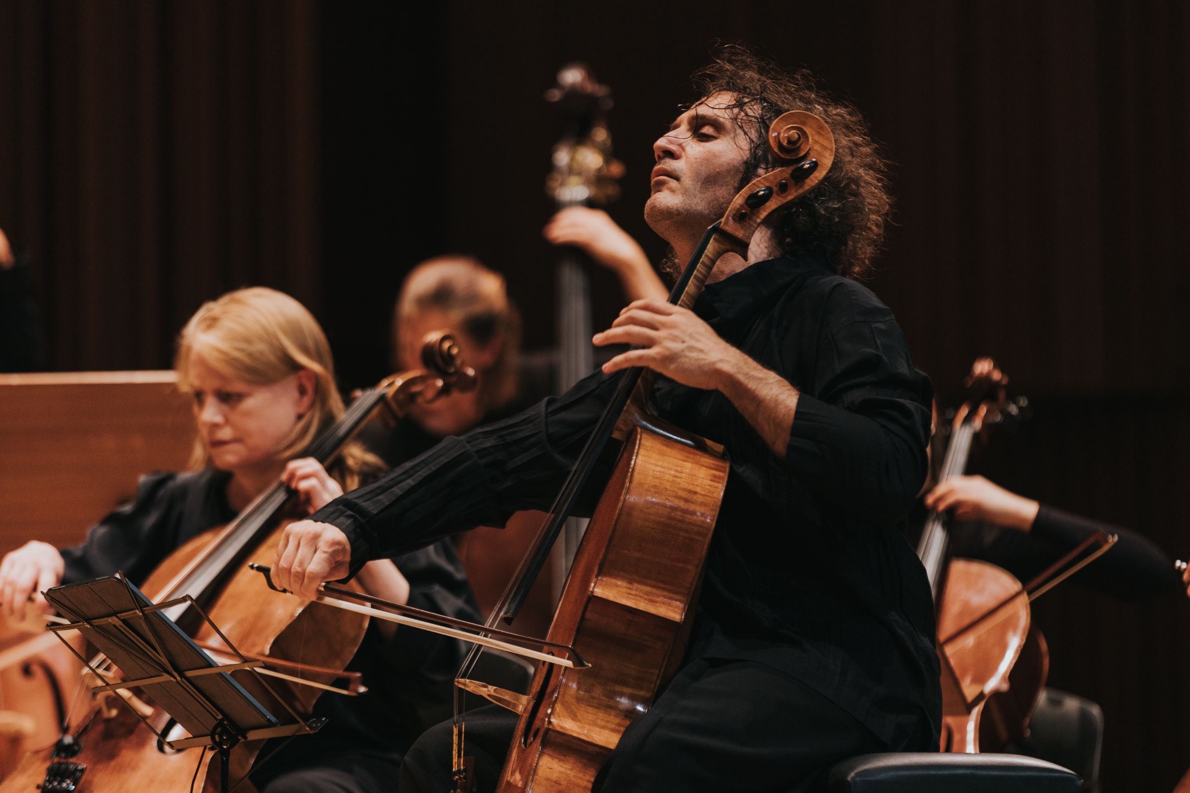 Nicolas Altstaedt and the Munich Chamber Orchestra &copy; Salih Üstündağ