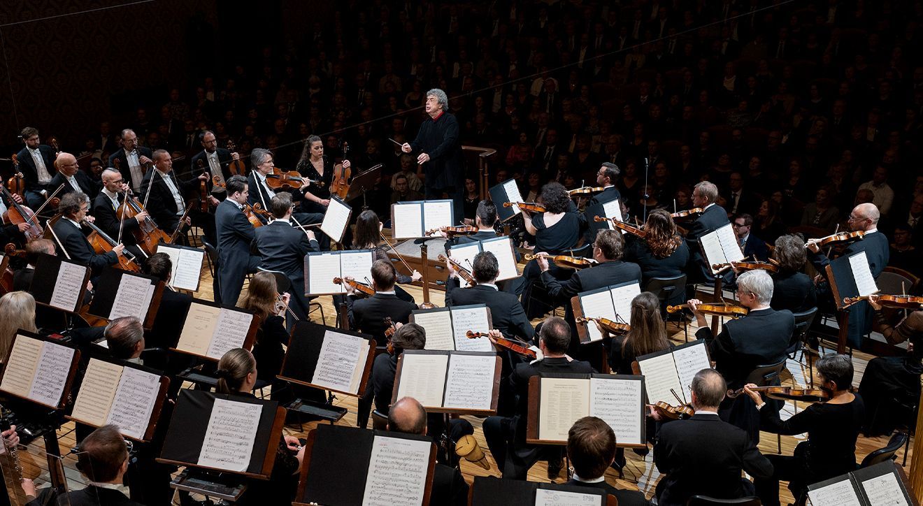 Semyon Bychkov conducting the Czech Philharmonic &copy; Petr Kadlec