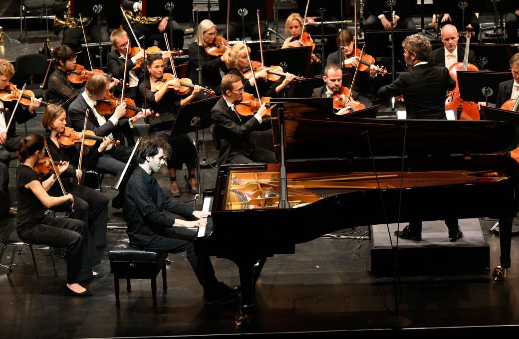 Alexandre Kantorow und Pablo Heras-Casado mit dem SWR Symphonieorchester © Andrea Kremper
