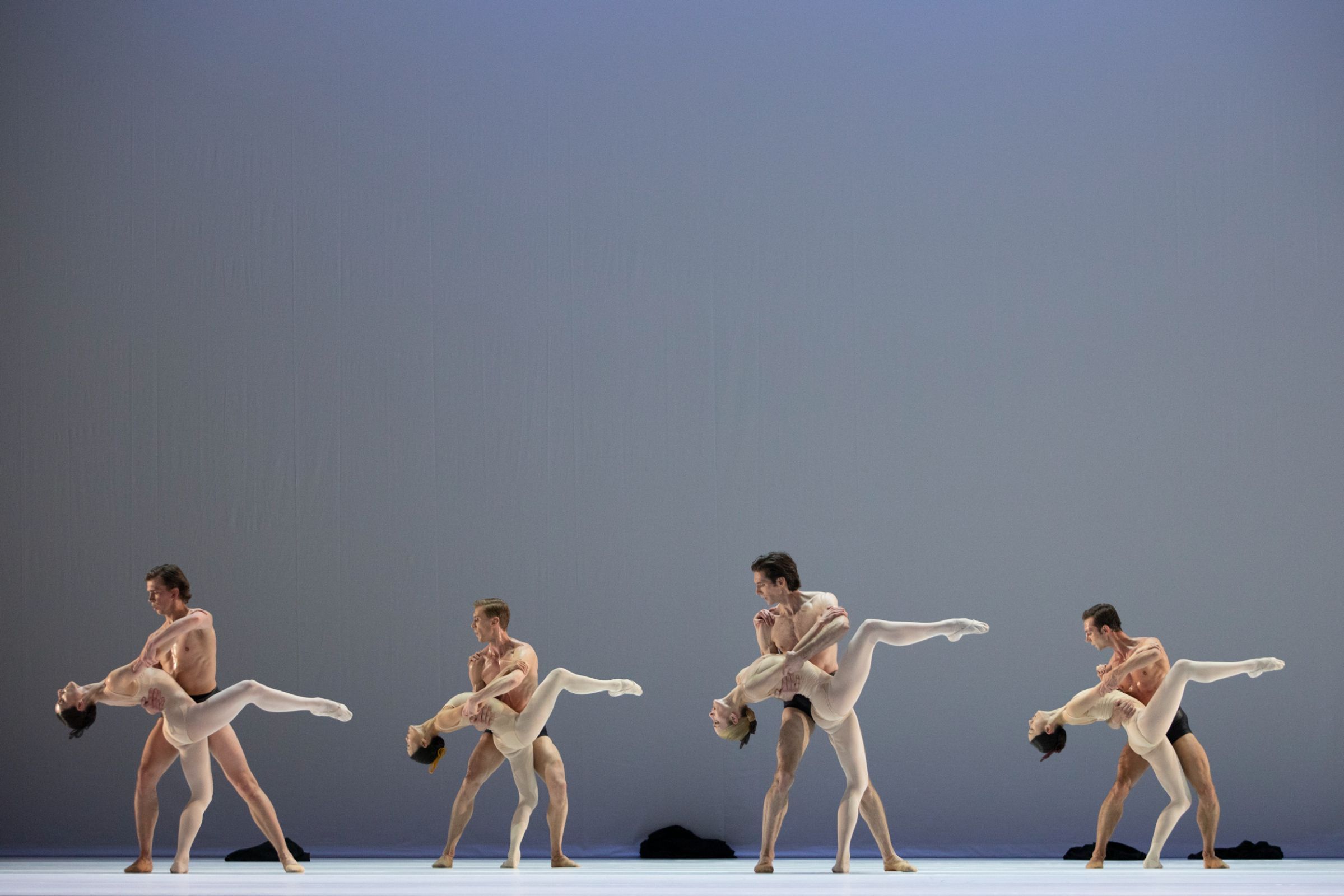 Polish National Ballet in Hans van Manen's <i>Grosse Fuge</i> &copy; Ewa Krasucka
