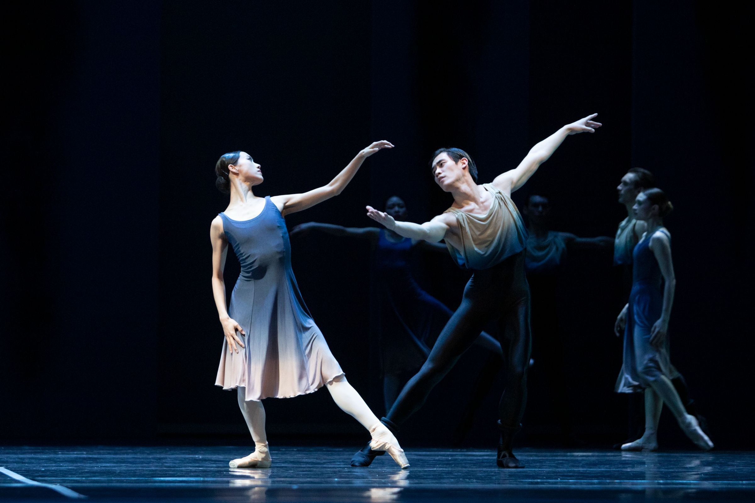 Hannah Cho and Ryota Kitai in Toer van Schayk's <i>Seventh Symphony</i> &copy; Ewa Krasucka