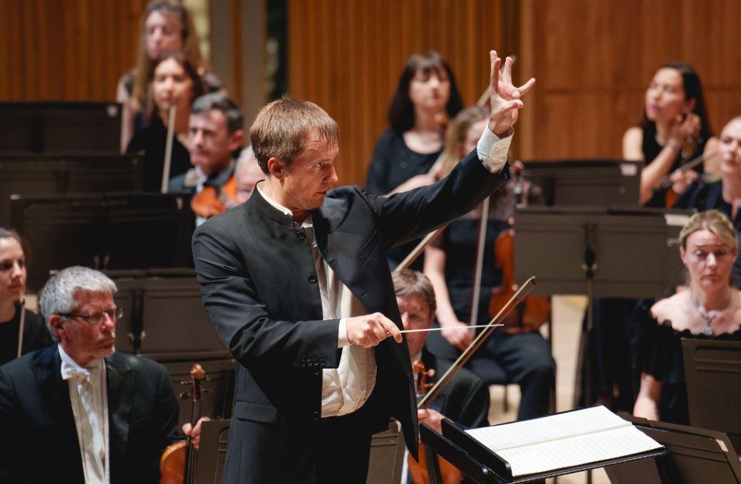 Vasily Petrenko conducts the RPO &copy; Andy Paradise