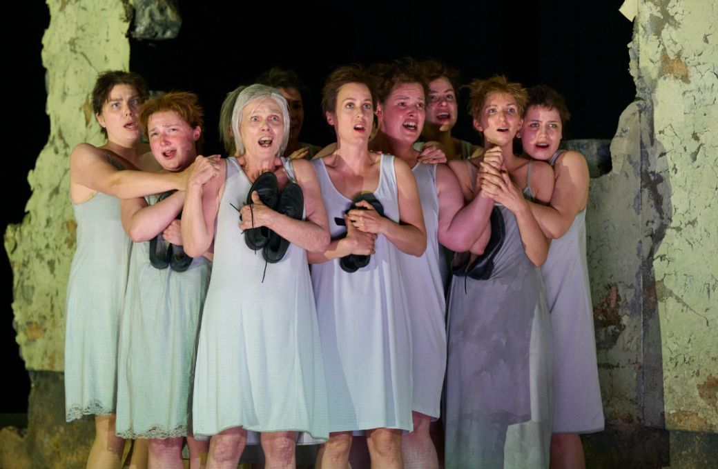 <i>Dialogues des Carmélites</i>, Act 3 © Glyndebourne Productions Ltd, Photo: Richard Hubert Smith