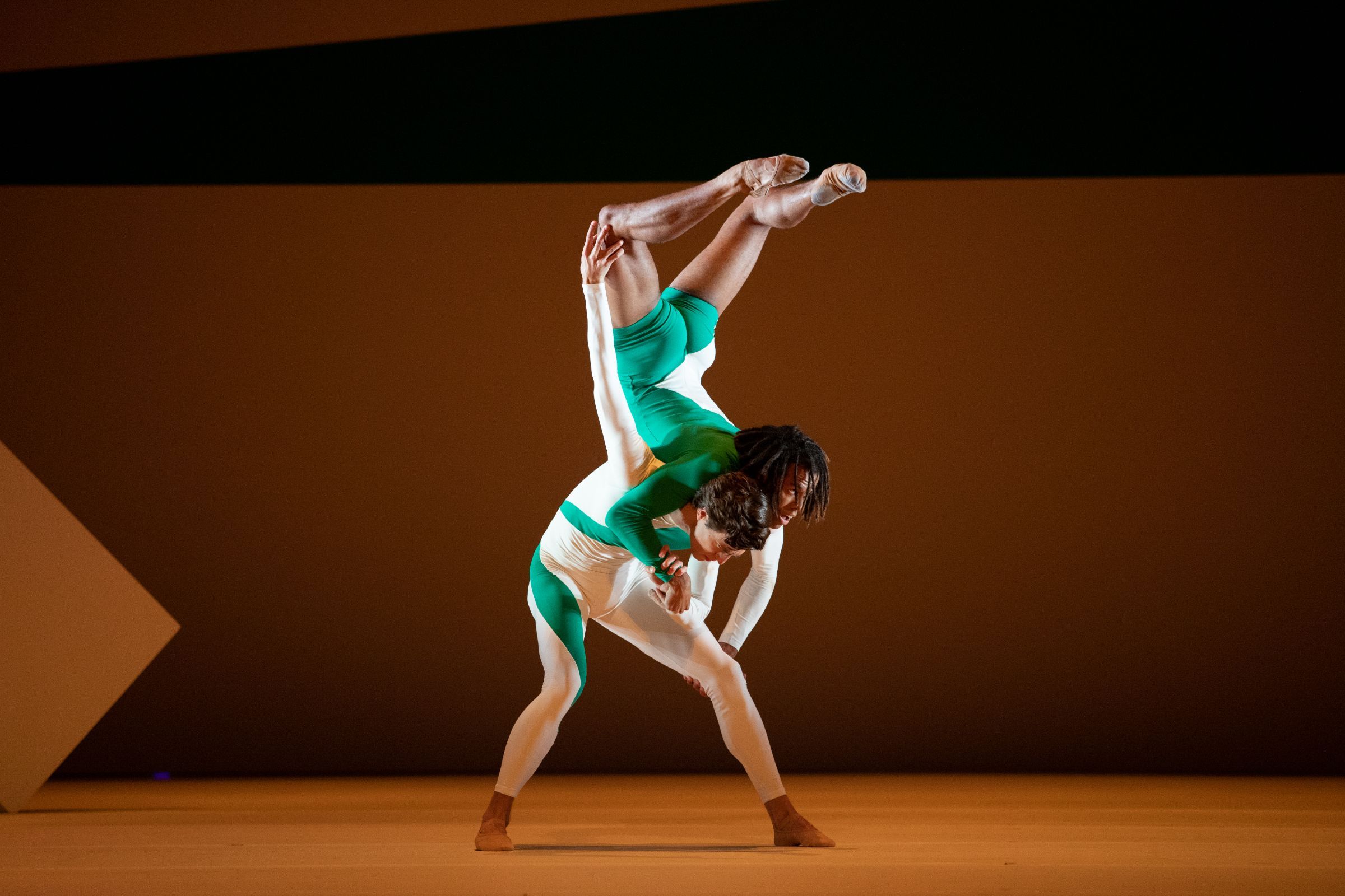 Leo Dixon and Joseph Sissens in Wayne McGregor's <i>Untitled, 2023</i> &copy; Alice Pennefather