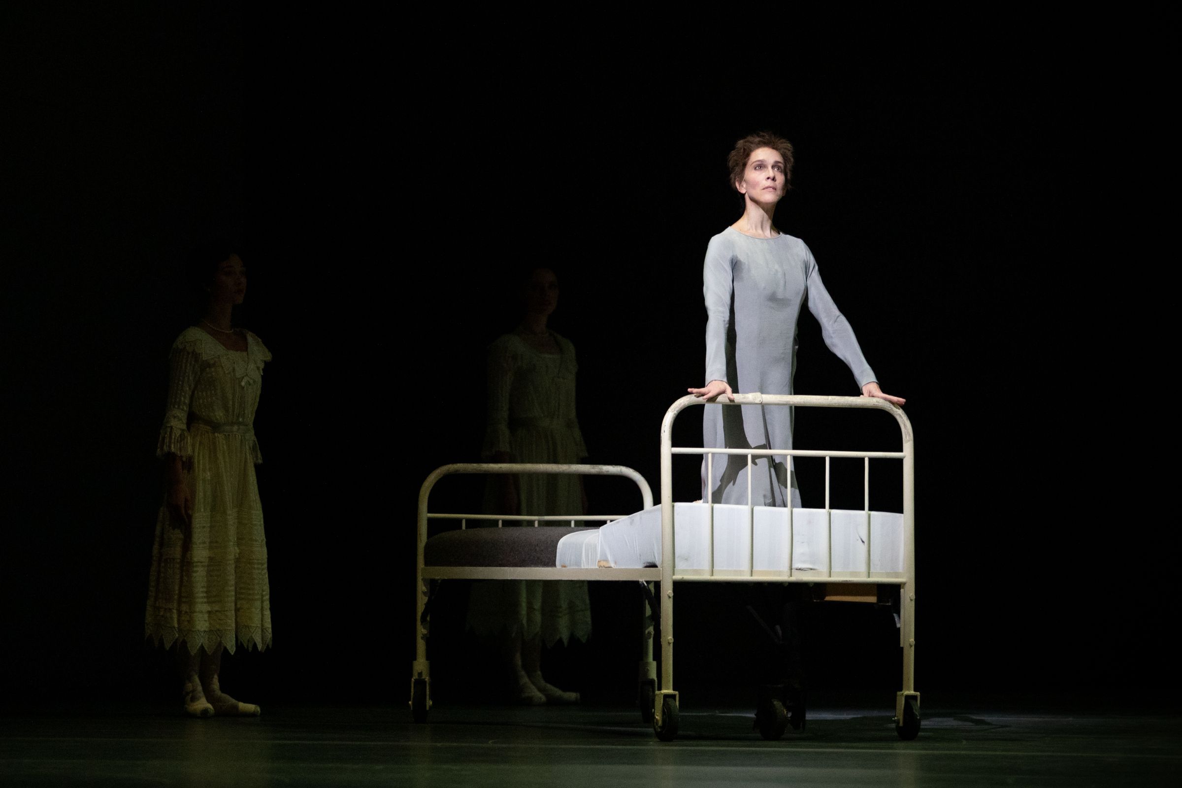Laura Morera in Kenneth MacMillan's <i>Anastasia Act III</i> &copy; Alice Pennefather