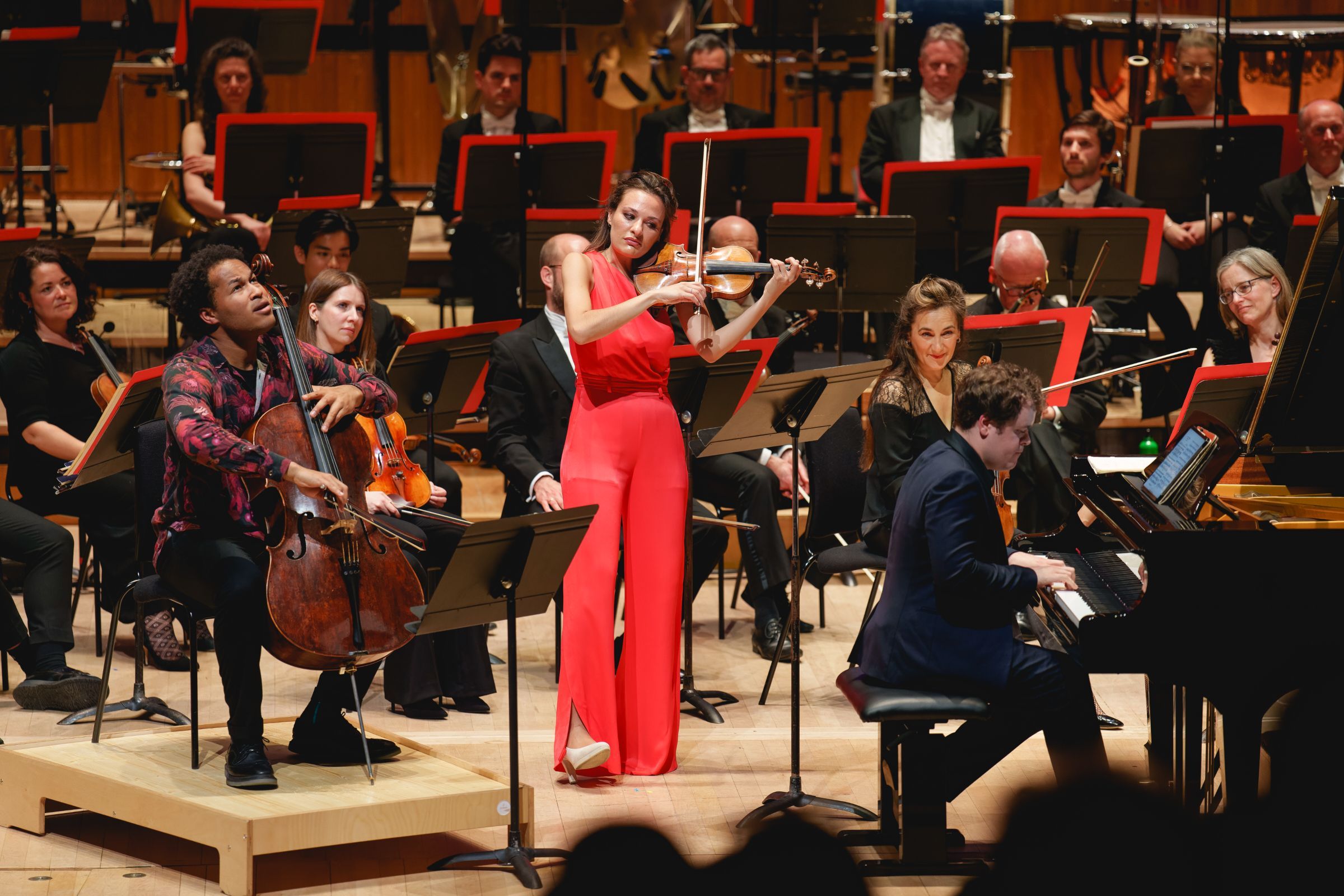 Sheku Kanneh-Mason, Nicola Benedetti and Benjamin Grosvenor with the Philharmonia © Andy Paradise | Philharmonia Orchestra
