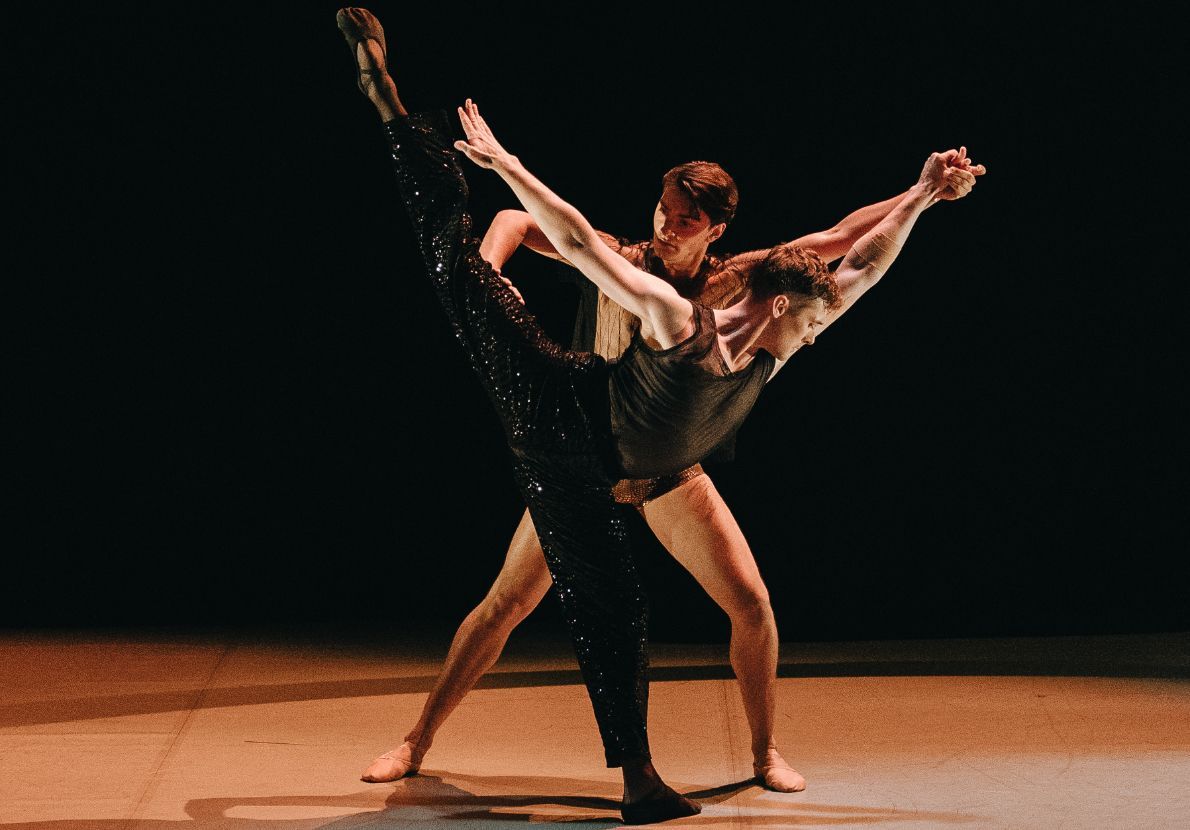 Greig Matthews and James Stephens in Andrew McNicol's <i>Moonbend</i> © A Dancers Lens