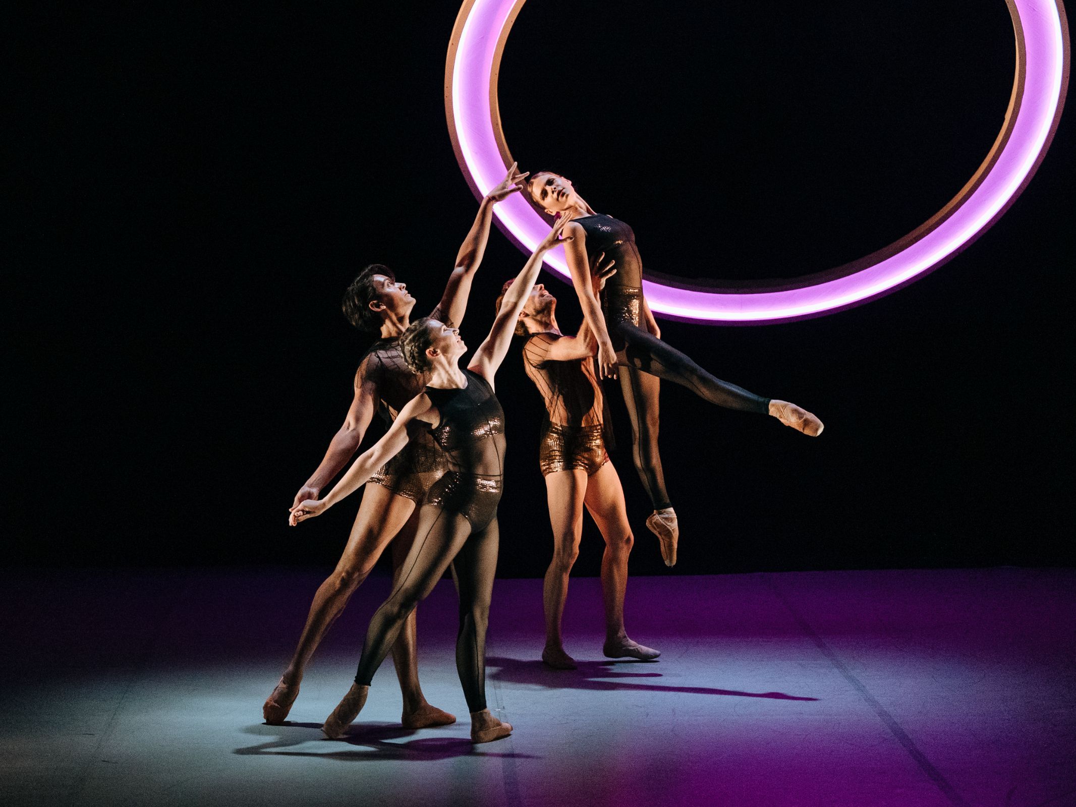 McNicol Ballet Collective in Andrew McNicol's <i>Moonbend</i> © A Dancers Lens