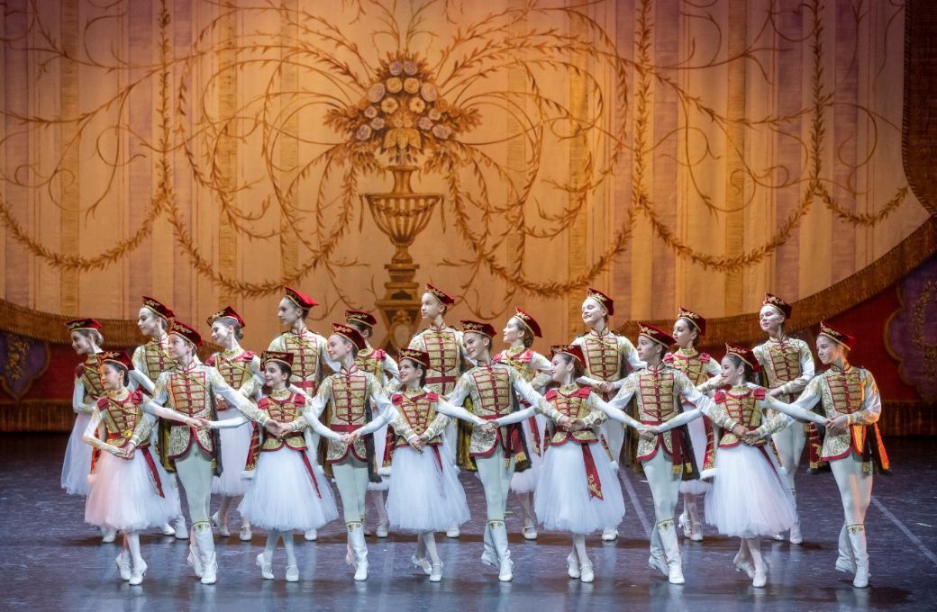 Students of the Hungarian National Ballet Institute in <i>Paquita</i> &copy; Peter Rakossy