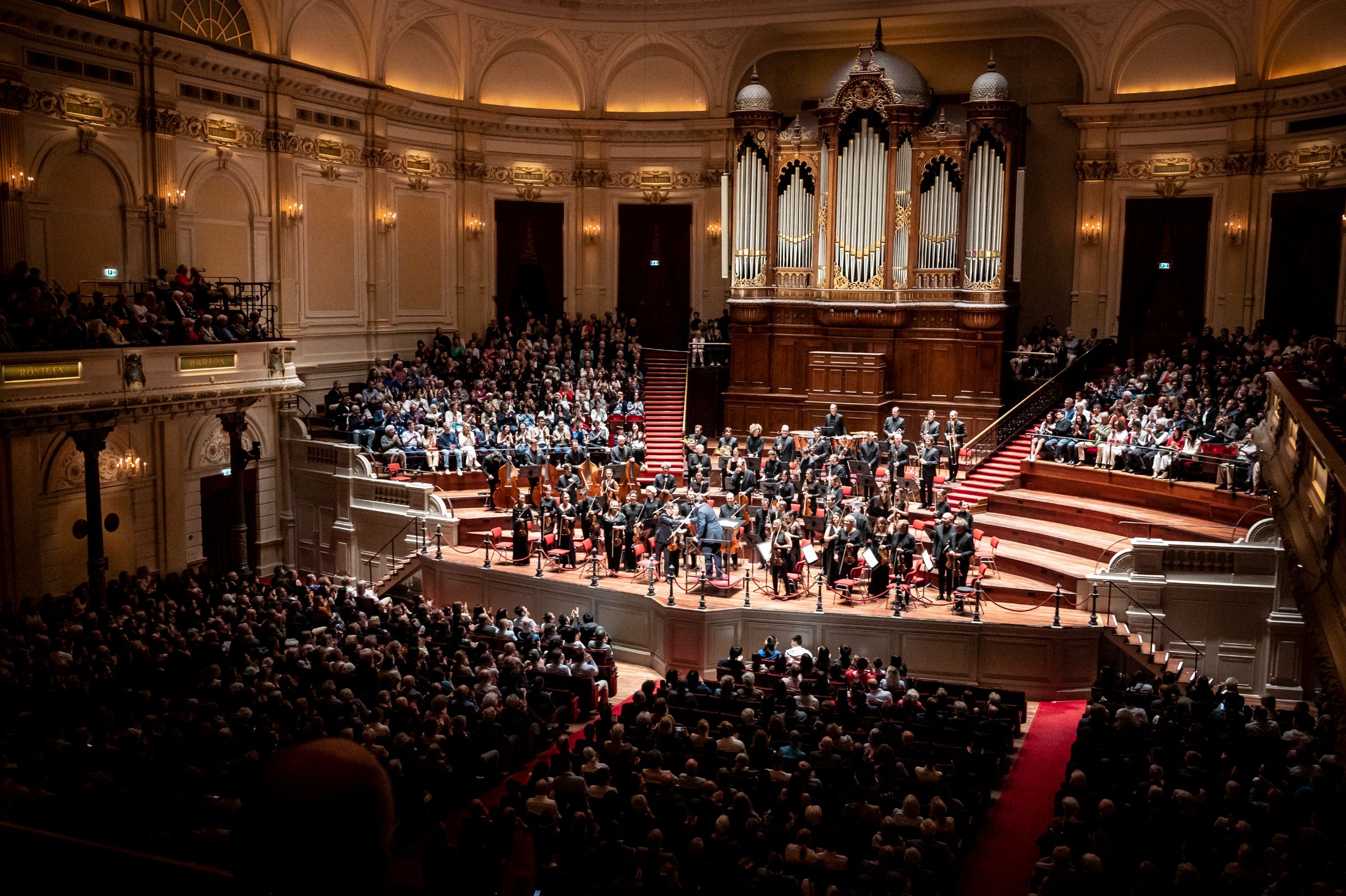 Andris Nelsons and the Mahler Chamber Orchestra in the Concertgebouw &copy; Holger Talinski | Mahler Chamber Orchestra