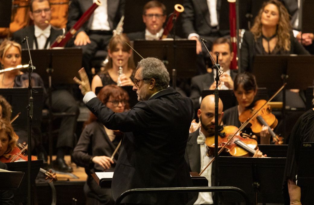 Josep Pons dirige l'Orquesta Sinf&oacute;nica del Gran Teatre del Liceu &copy; Elisa Haberer / Op&eacute;ra national de Paris