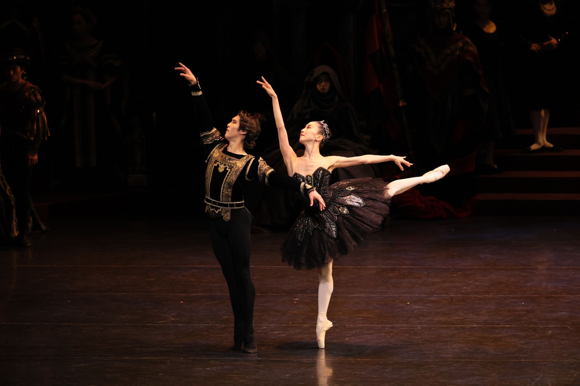 Yui Yonezawa (Odile), Yudai Fukuoka (Prince Siegfried) in Act 3 <i>Swan Lake</i> &copy; Kiyonori Hasegawa