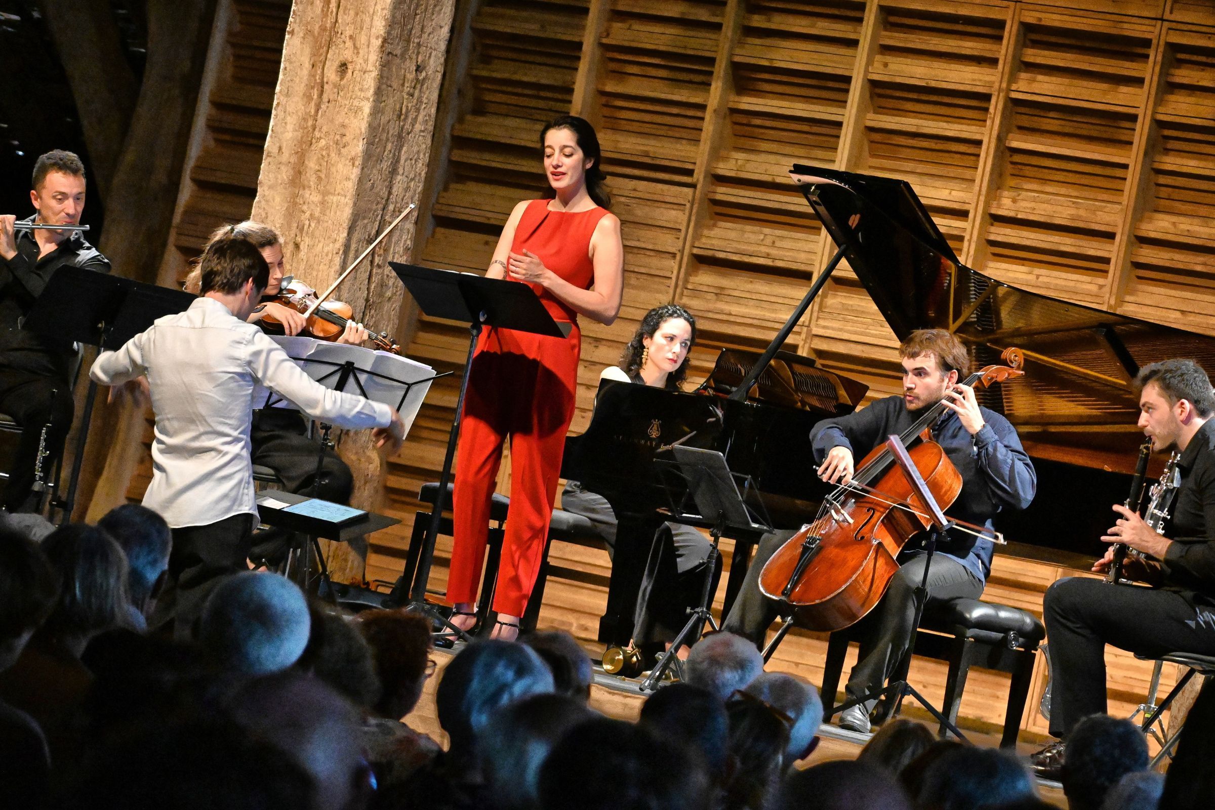 Raquel Camarinha chante le <i>Pierrot lunaire</i> dans la Grange de Meslay © Gérard Proust