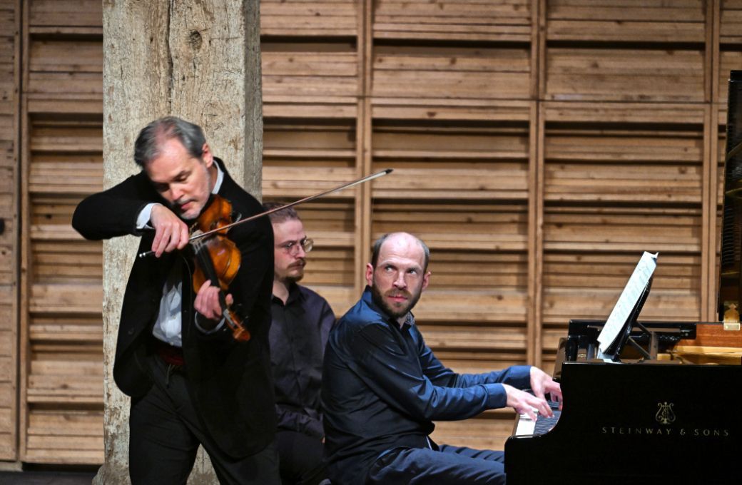 Vadim Repin et Andrei Korobeinikov dans la Grange de Meslay © Gérard Proust